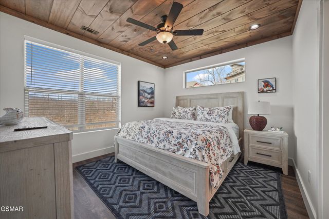 287 Laurel Oaks Way, Gatlinburg, TN 37738