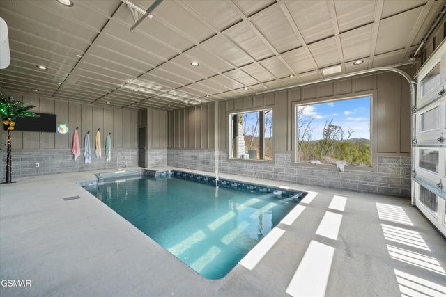 287 Laurel Oaks Way, Gatlinburg, TN 37738