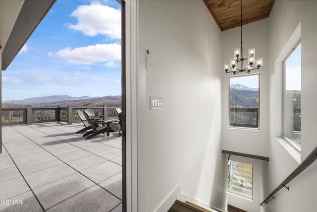 287 Laurel Oaks Way, Gatlinburg, TN 37738