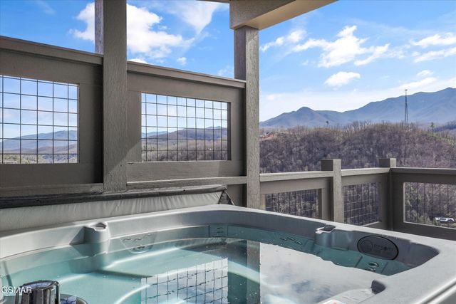 287 Laurel Oaks Way, Gatlinburg, TN 37738