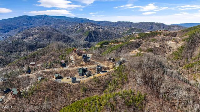 287 Laurel Oaks Way, Gatlinburg, TN 37738