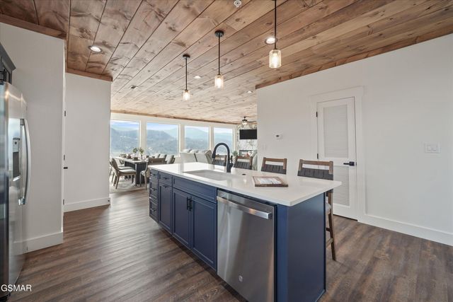 287 Laurel Oaks Way, Gatlinburg, TN 37738