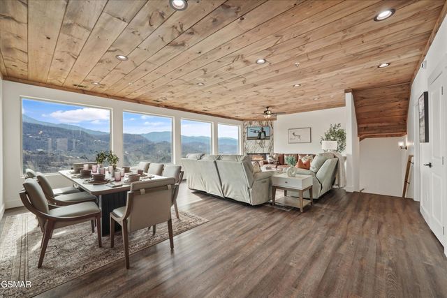 287 Laurel Oaks Way, Gatlinburg, TN 37738