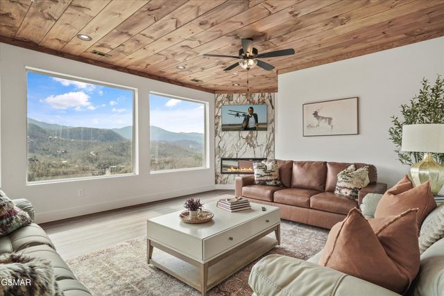 287 Laurel Oaks Way, Gatlinburg, TN 37738