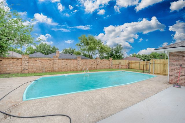 600 Rock Hollow Drive, Shreveport, LA 71115