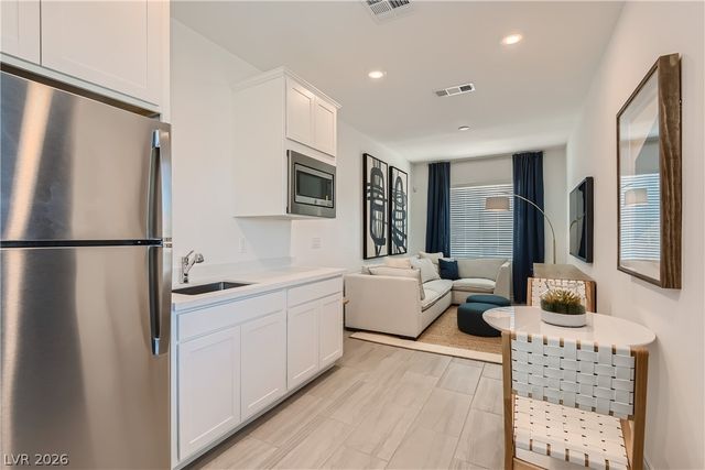 8358 Caldera Hills Avenue, Las Vegas, NV 89147