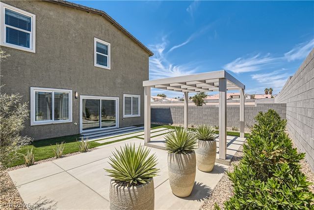 8358 Caldera Hills Avenue, Las Vegas, NV 89147