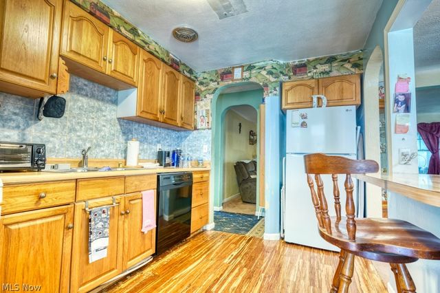 37724 Lake Shore Boulevard, Eastlake, OH 44095