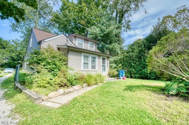 37724 Lake Shore Boulevard, Eastlake, OH 44095