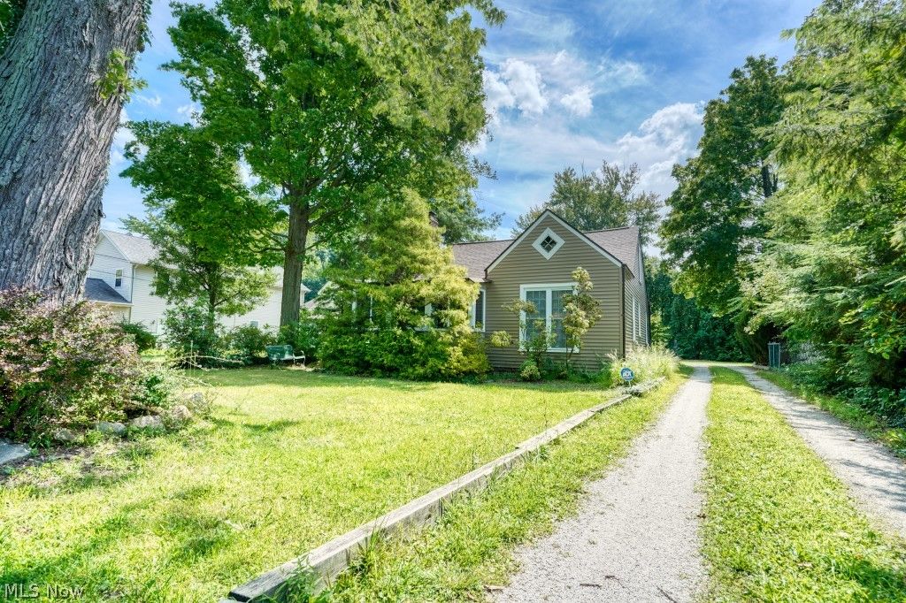 37724 Lake Shore Boulevard, Eastlake, OH 44095