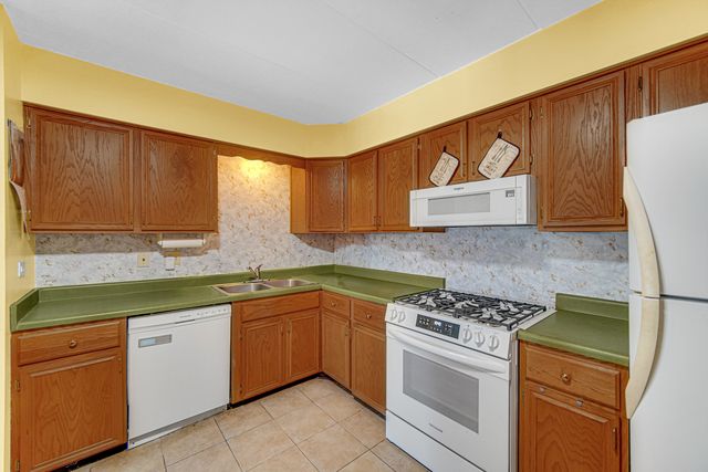 124 E Bailey Road E, Naperville, IL 60565