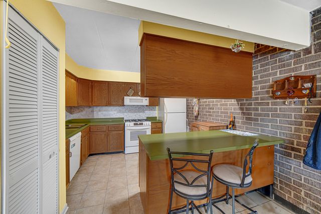 124 E Bailey Road E, Naperville, IL 60565