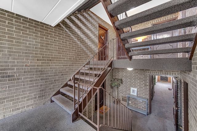 124 E Bailey Road E, Naperville, IL 60565