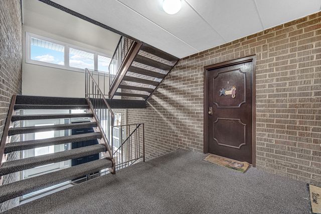 124 E Bailey Road E, Naperville, IL 60565