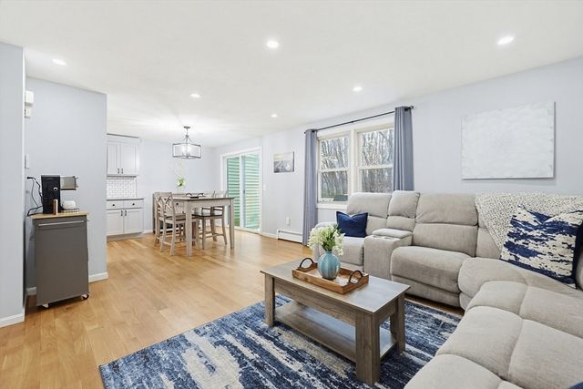 33 Santoro Road, Worcester, MA 01606