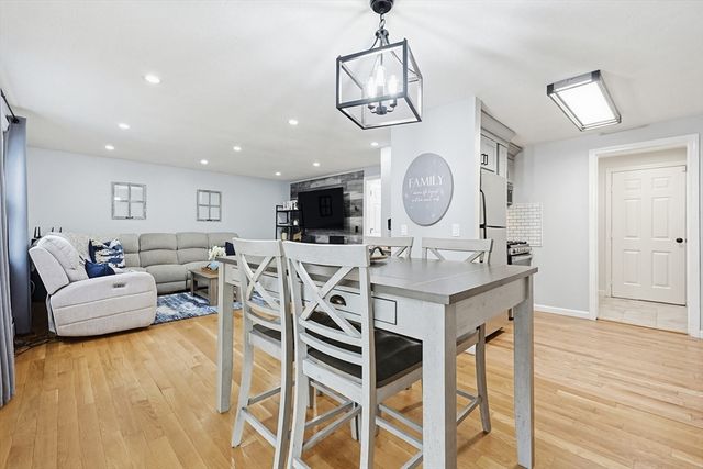 33 Santoro Road, Worcester, MA 01606