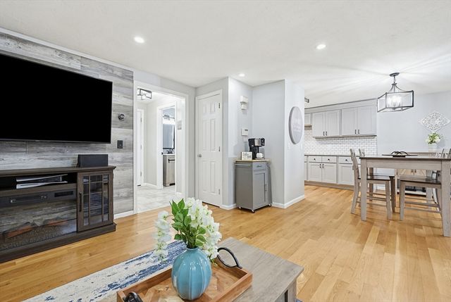 33 Santoro Road, Worcester, MA 01606