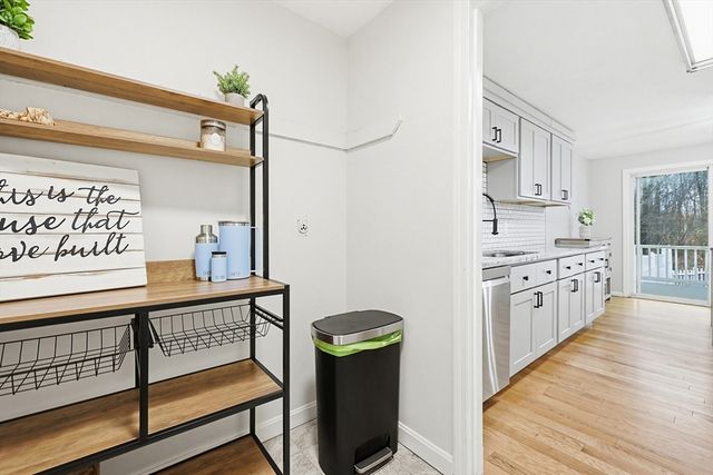 33 Santoro Road, Worcester, MA 01606