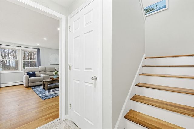 33 Santoro Road, Worcester, MA 01606