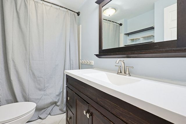 33 Santoro Road, Worcester, MA 01606