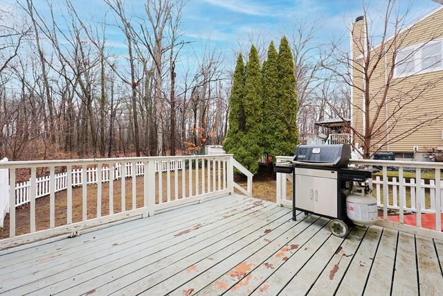 33 Santoro Road, Worcester, MA 01606