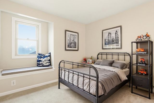 33 Santoro Road, Worcester, MA 01606