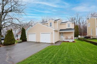 33 Santoro Road, Worcester, MA 01606