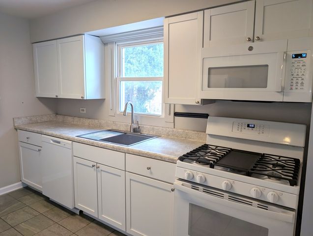 950 N BRAINARD Street, Naperville, IL 60563