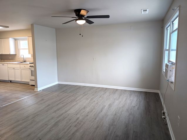 950 N BRAINARD Street, Naperville, IL 60563