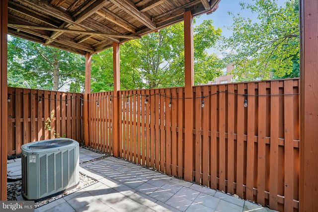 13135 PARK CRESCENT CIR, Herndon, VA 20171