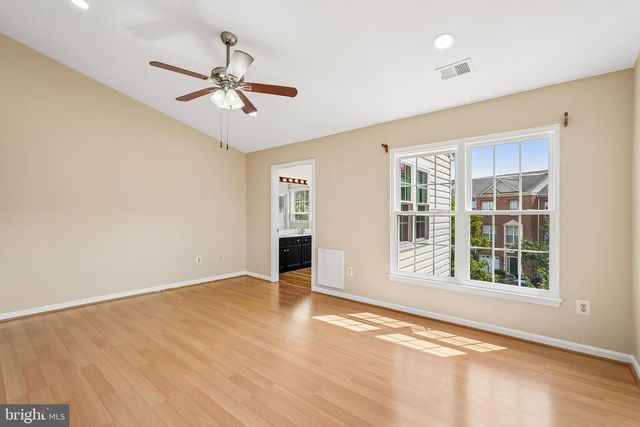 13135 PARK CRESCENT CIR, Herndon, VA 20171