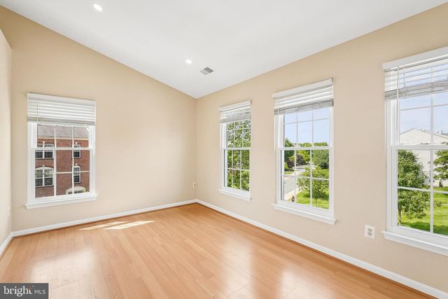 13135 PARK CRESCENT CIR, Herndon, VA 20171