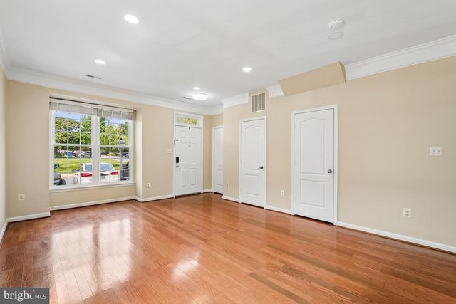 13135 PARK CRESCENT CIR, Herndon, VA 20171