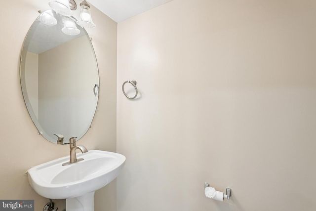 13135 PARK CRESCENT CIR, Herndon, VA 20171
