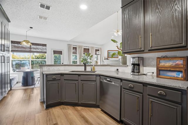 1012 Huntington Trail, Mansfield, TX 76063