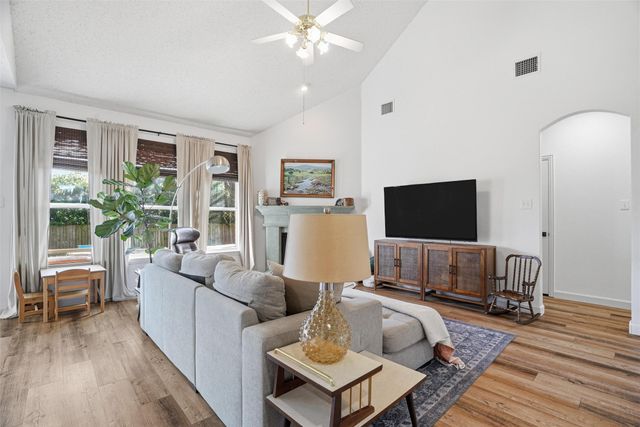 1012 Huntington Trail, Mansfield, TX 76063