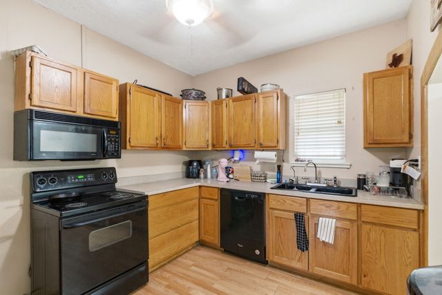 525 S Austin Street, De Leon, TX 76444
