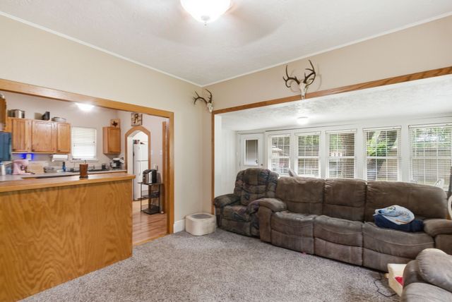 525 S Austin Street, De Leon, TX 76444