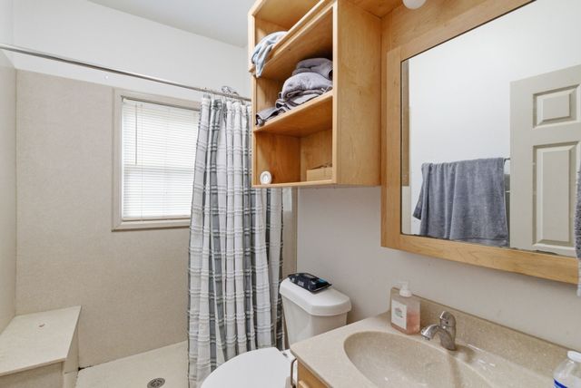 525 S Austin Street, De Leon, TX 76444