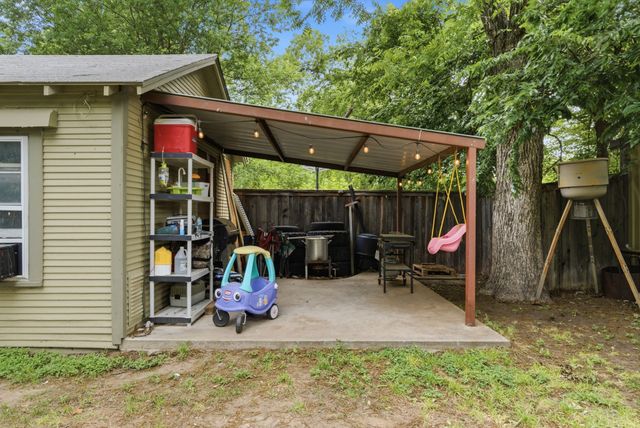 525 S Austin Street, De Leon, TX 76444