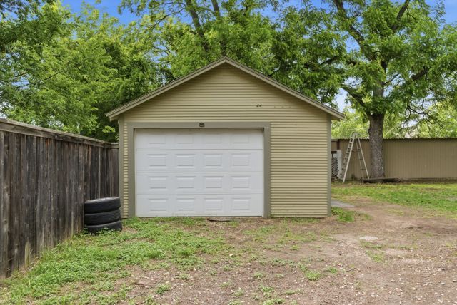 525 S Austin Street, De Leon, TX 76444