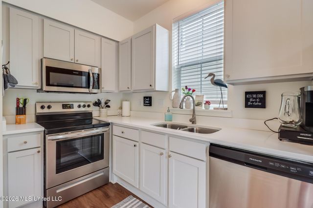 2207 Government Street, 15, Ocean Springs, MS 39564