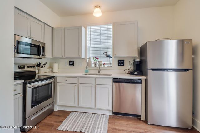 2207 Government Street, 15, Ocean Springs, MS 39564