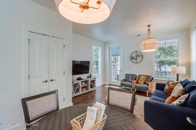 2207 Government Street, 15, Ocean Springs, MS 39564