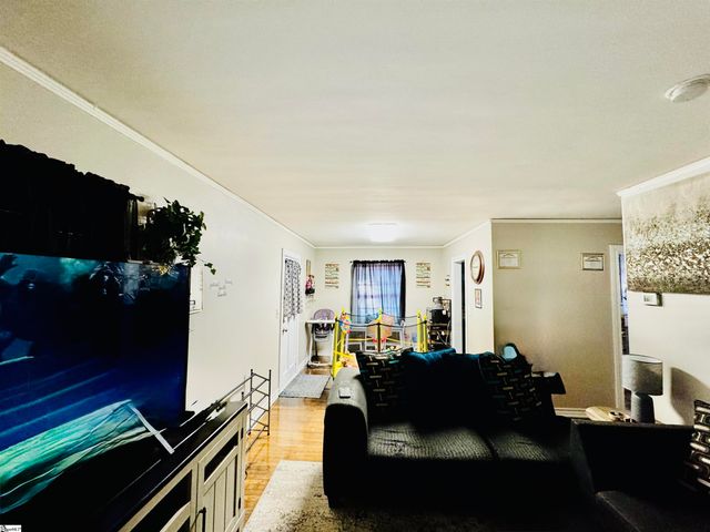 21 Foxhall Road, Greenville, SC 29605