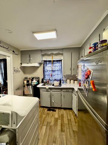 21 Foxhall Road, Greenville, SC 29605