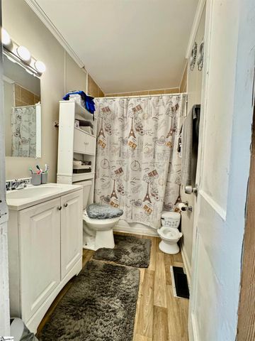 21 Foxhall Road, Greenville, SC 29605