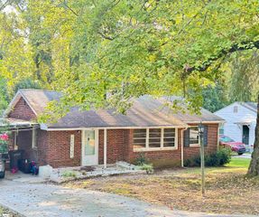 21 Foxhall Road, Greenville, SC 29605