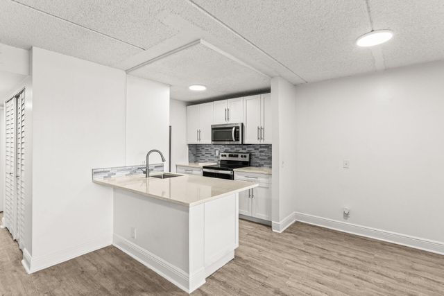 507 Meadows Circle, Boynton Beach, FL 33436