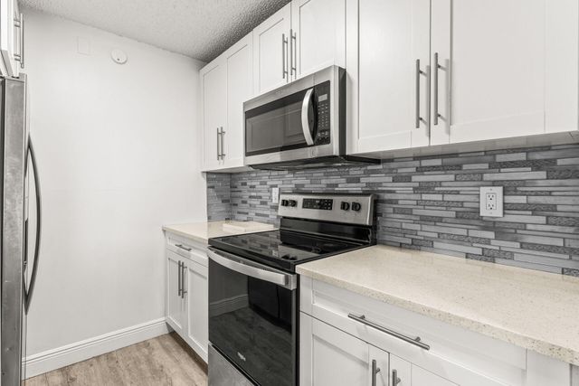 507 Meadows Circle, Boynton Beach, FL 33436